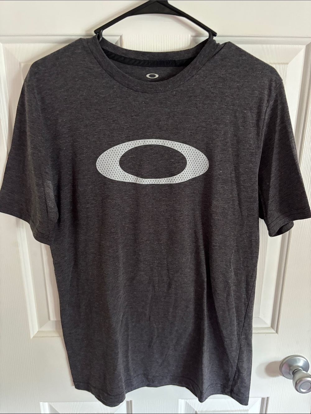 Oakley Charcoal Short Sleeve Tee with Silver Logo size medium